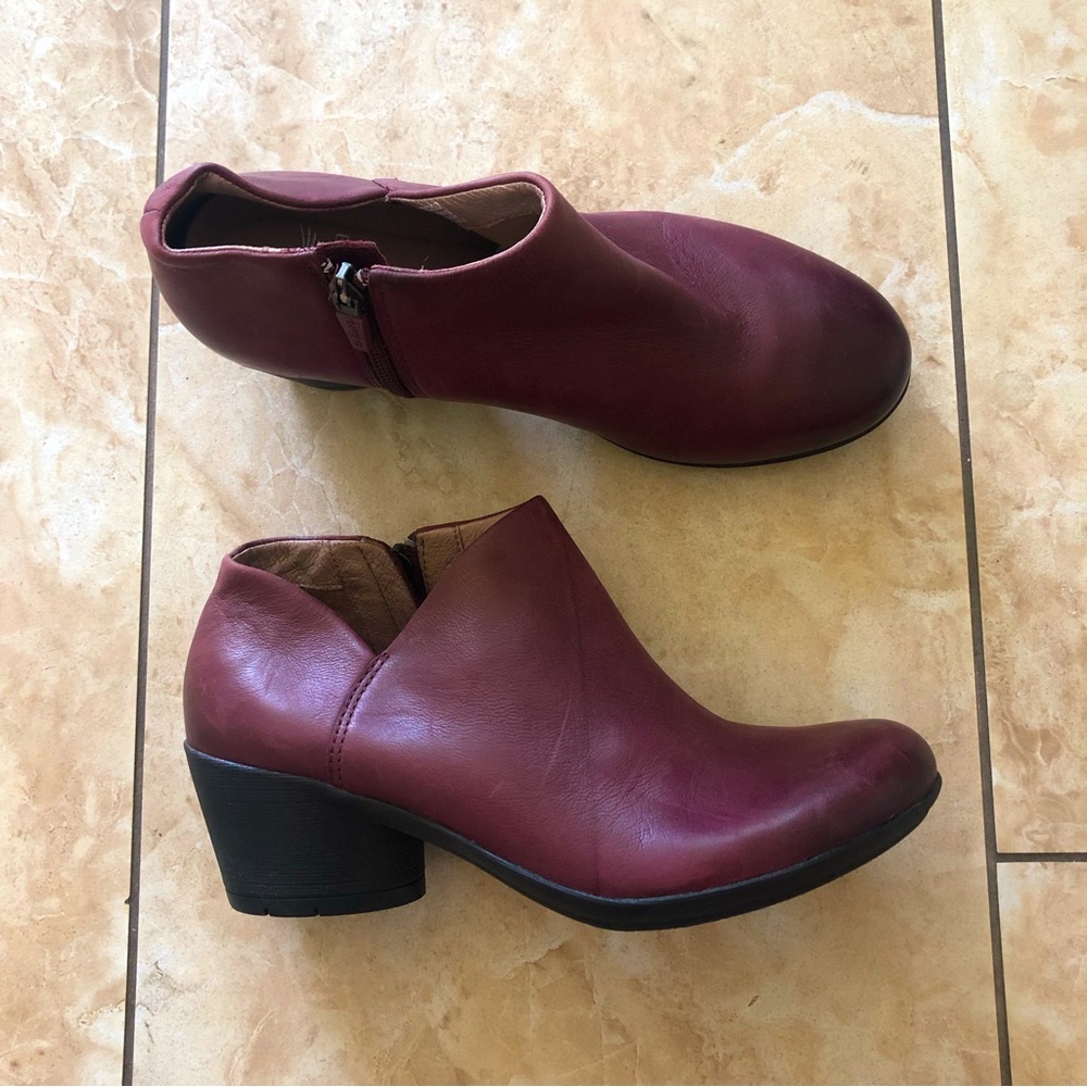 Dansko Women’s Leather Raina Bootie